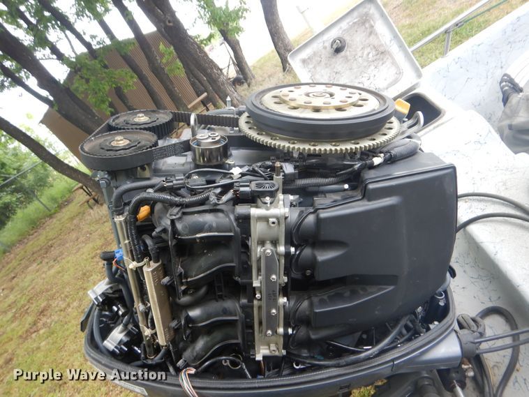 image for item GY9918 2005 Bluewave 220 Classic  boat