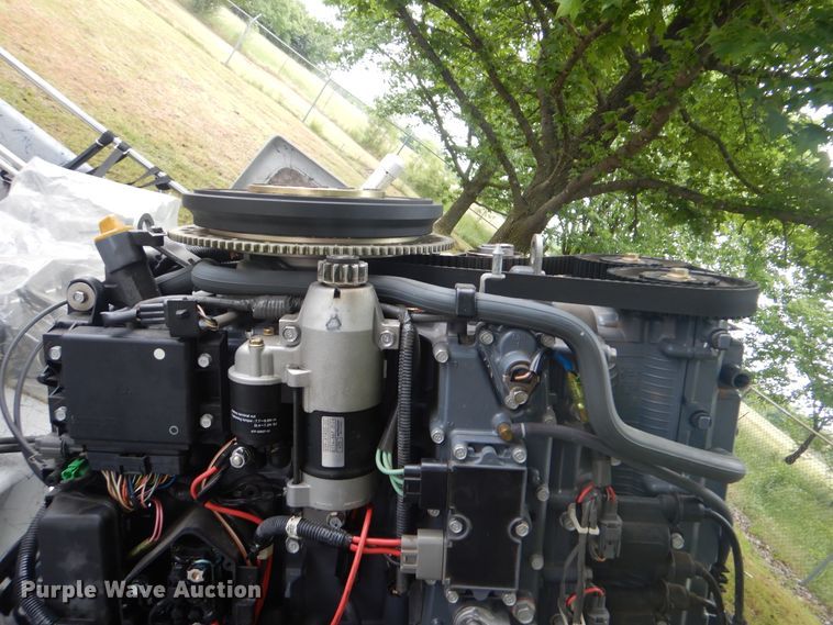 image for item GY9918 2005 Bluewave 220 Classic  boat