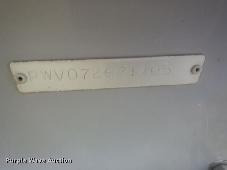 image for item GY9918 2005 Bluewave 220 Classic  boat