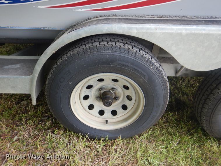 image for item GY9918 2005 Bluewave 220 Classic  boat