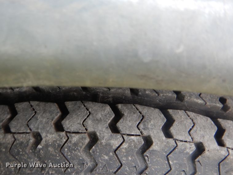 image for item GY9918 2005 Bluewave 220 Classic  boat