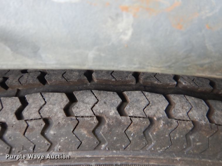 image for item GY9918 2005 Bluewave 220 Classic  boat