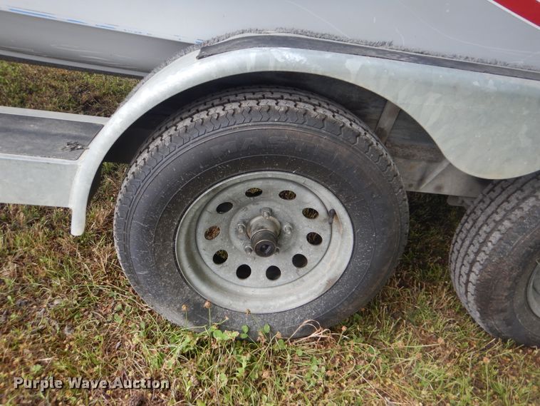 image for item GY9918 2005 Bluewave 220 Classic  boat