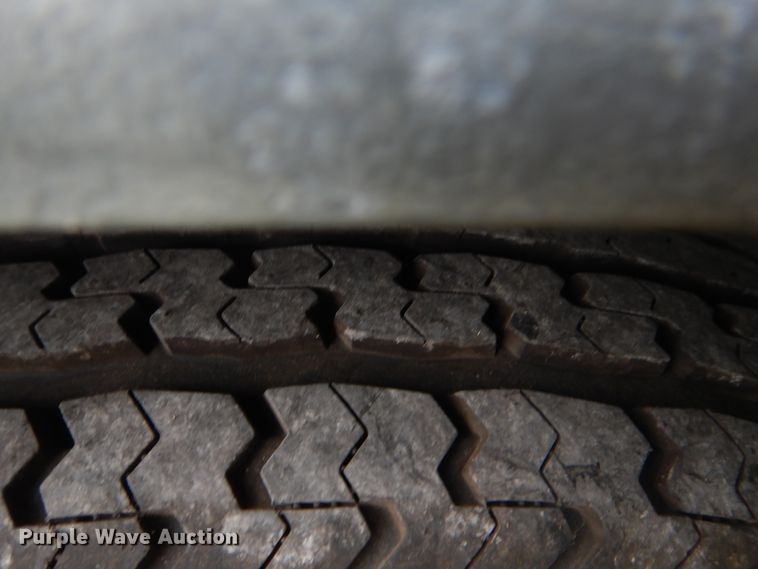 image for item GY9918 2005 Bluewave 220 Classic  boat