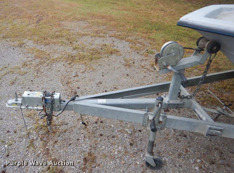 image for item GY9918 2005 Bluewave 220 Classic  boat