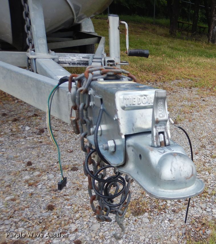 image for item GY9918 2005 Bluewave 220 Classic  boat