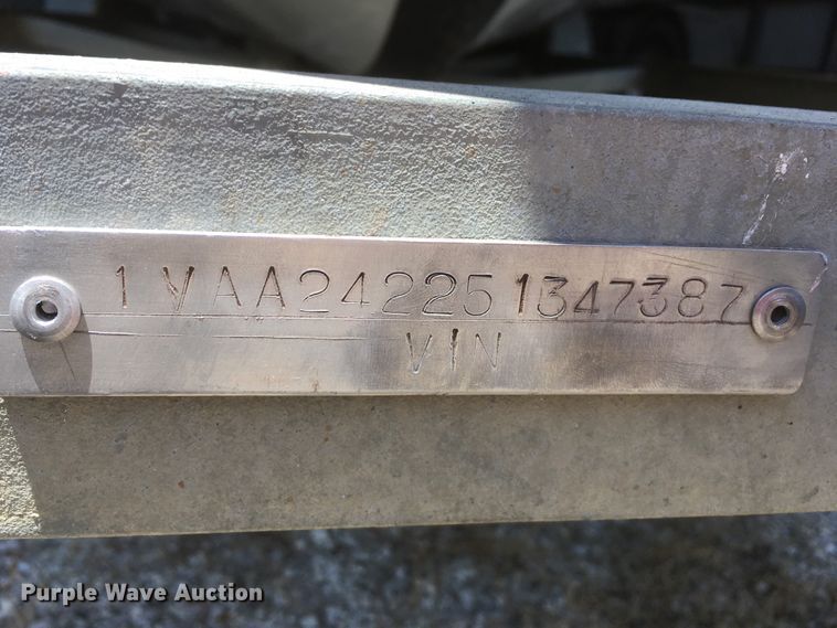 image for item GY9918 2005 Bluewave 220 Classic  boat