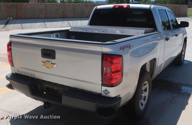 image for item HS9517 2015 Chevrolet Silverado 1500  Crew Cab pickup truck