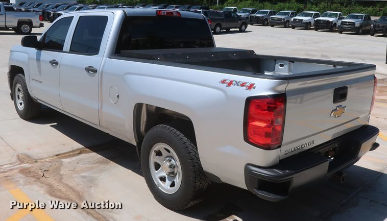 image for item HS9517 2015 Chevrolet Silverado 1500  Crew Cab pickup truck