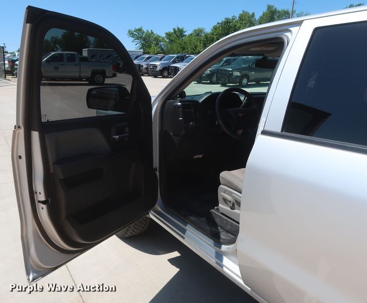 image for item HS9517 2015 Chevrolet Silverado 1500  Crew Cab pickup truck