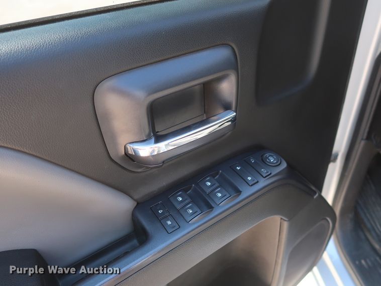 image for item HS9517 2015 Chevrolet Silverado 1500  Crew Cab pickup truck