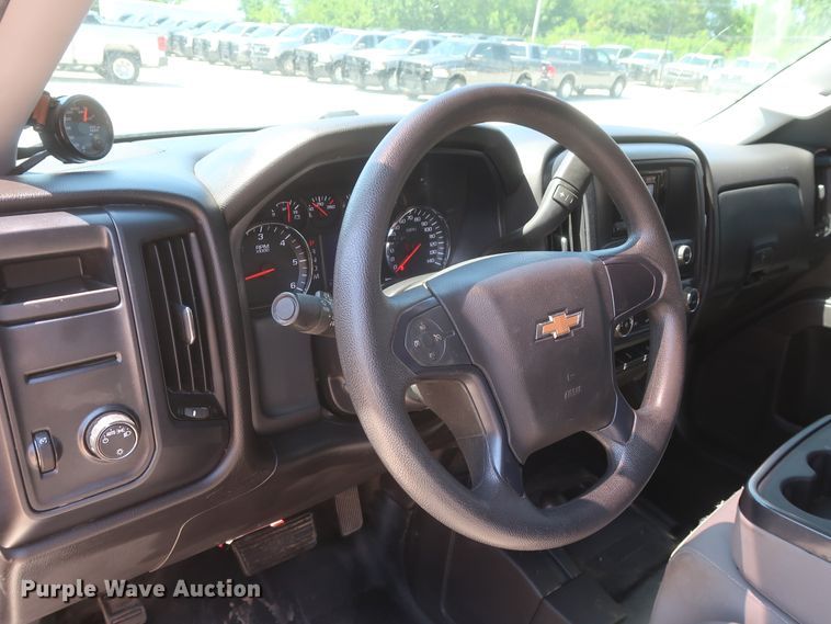 image for item HS9517 2015 Chevrolet Silverado 1500  Crew Cab pickup truck