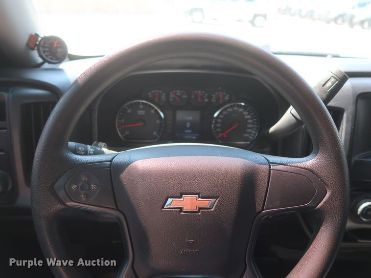 image for item HS9517 2015 Chevrolet Silverado 1500  Crew Cab pickup truck