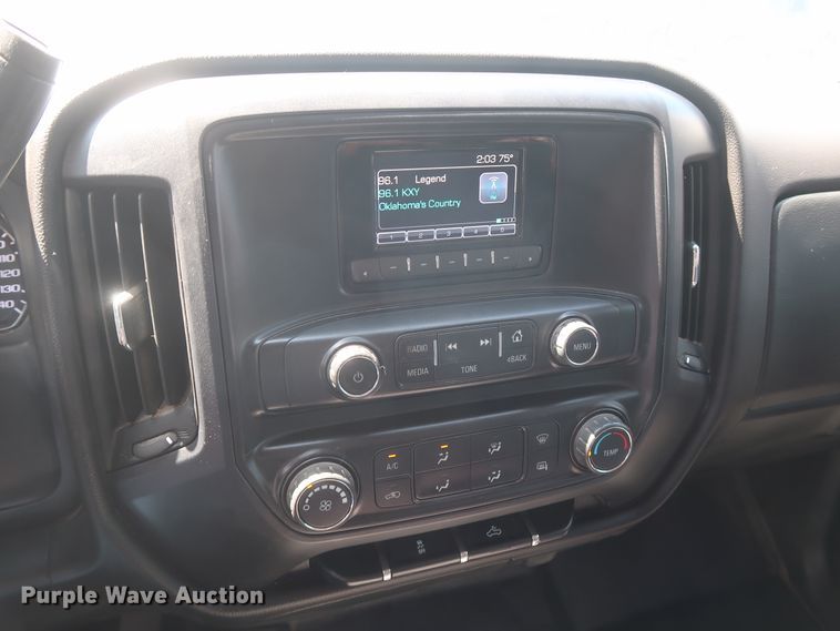 image for item HS9517 2015 Chevrolet Silverado 1500  Crew Cab pickup truck