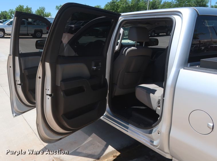 image for item HS9517 2015 Chevrolet Silverado 1500  Crew Cab pickup truck