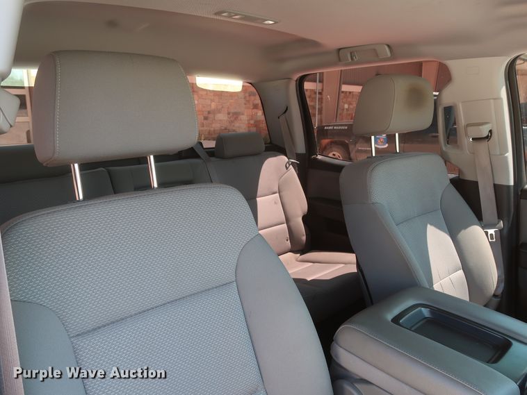 image for item HS9517 2015 Chevrolet Silverado 1500  Crew Cab pickup truck