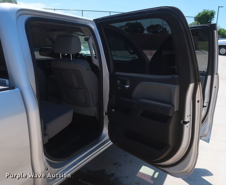 image for item HS9517 2015 Chevrolet Silverado 1500  Crew Cab pickup truck