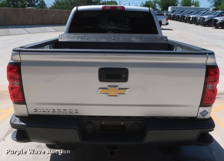 image for item HS9517 2015 Chevrolet Silverado 1500  Crew Cab pickup truck