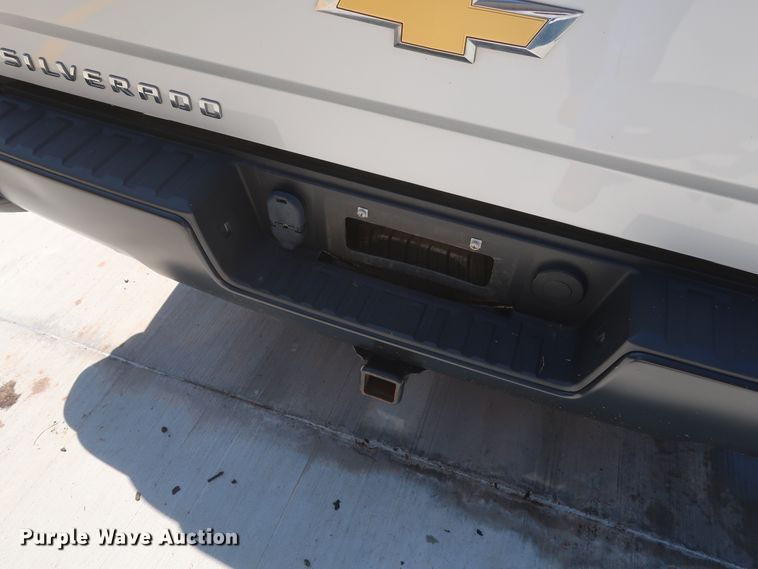 image for item HS9517 2015 Chevrolet Silverado 1500  Crew Cab pickup truck