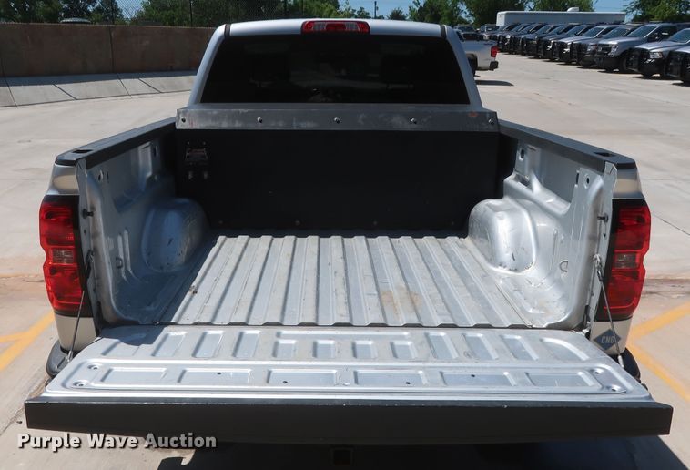 image for item HS9517 2015 Chevrolet Silverado 1500  Crew Cab pickup truck