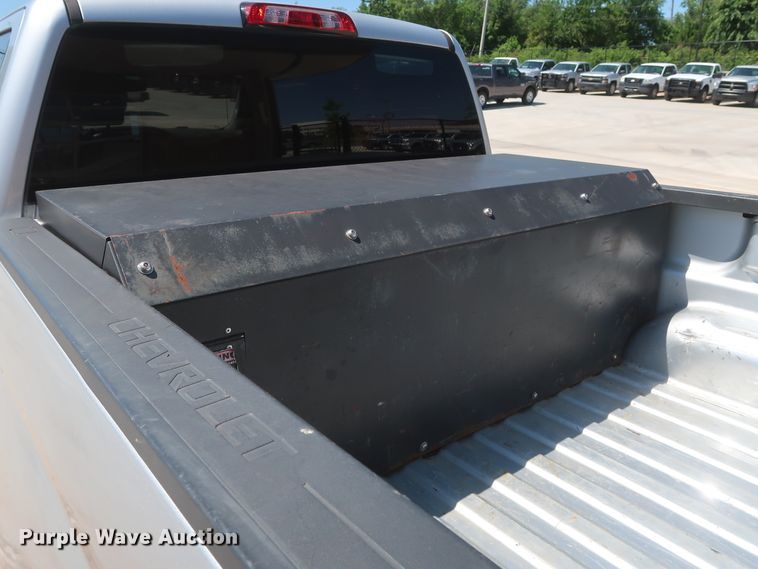 image for item HS9517 2015 Chevrolet Silverado 1500  Crew Cab pickup truck