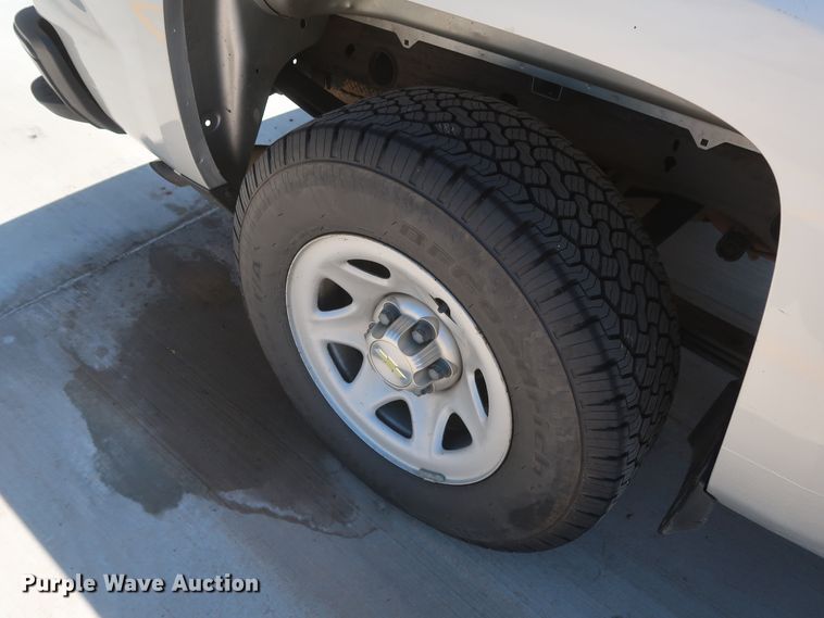 image for item HS9517 2015 Chevrolet Silverado 1500  Crew Cab pickup truck