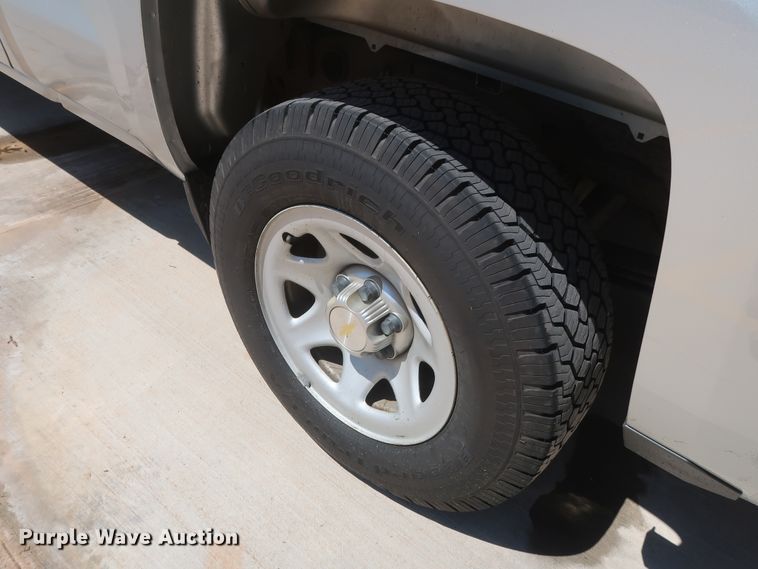 image for item HS9517 2015 Chevrolet Silverado 1500  Crew Cab pickup truck