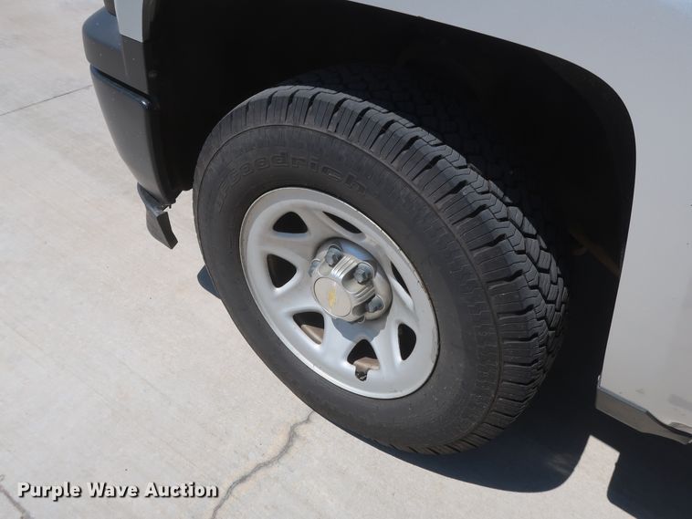 image for item HS9517 2015 Chevrolet Silverado 1500  Crew Cab pickup truck