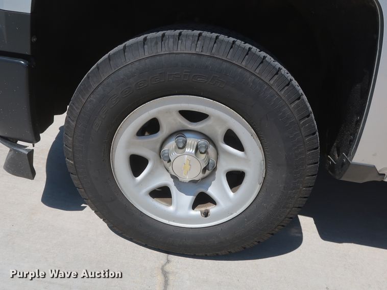 image for item HS9517 2015 Chevrolet Silverado 1500  Crew Cab pickup truck