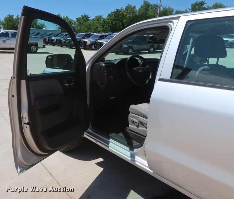 image for item HS9518 2015 Chevrolet Silverado 1500  Crew Cab pickup truck