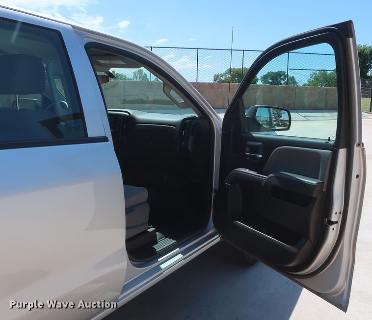 image for item HS9518 2015 Chevrolet Silverado 1500  Crew Cab pickup truck