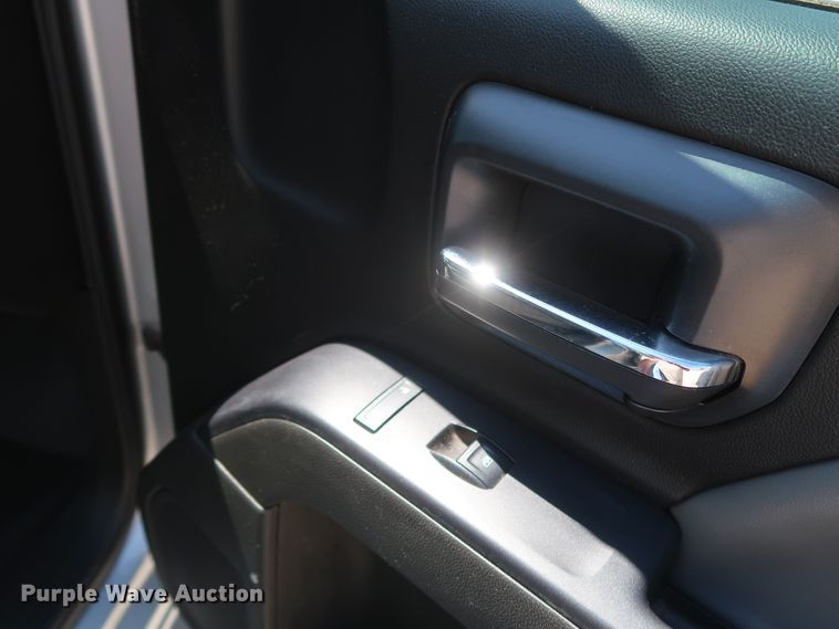 image for item HS9518 2015 Chevrolet Silverado 1500  Crew Cab pickup truck