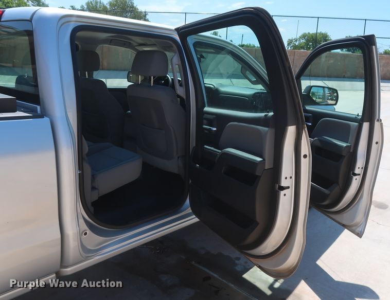 image for item HS9518 2015 Chevrolet Silverado 1500  Crew Cab pickup truck