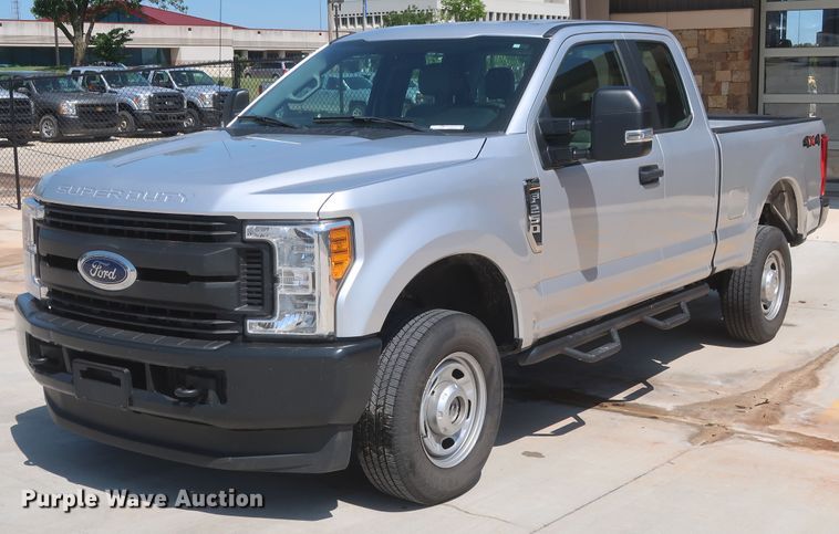 image for item HS9520 2017 Ford F250 Super Duty XL  SuperCab pickup truck
