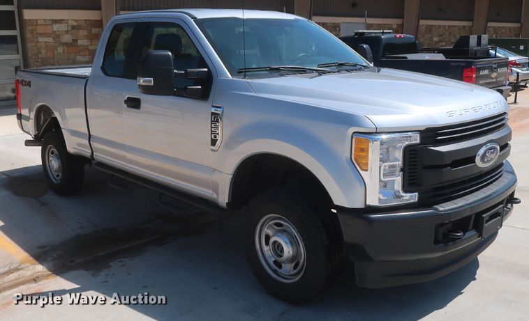 image for item HS9520 2017 Ford F250 Super Duty XL  SuperCab pickup truck