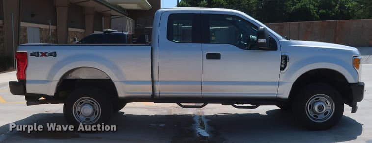 image for item HS9520 2017 Ford F250 Super Duty XL  SuperCab pickup truck