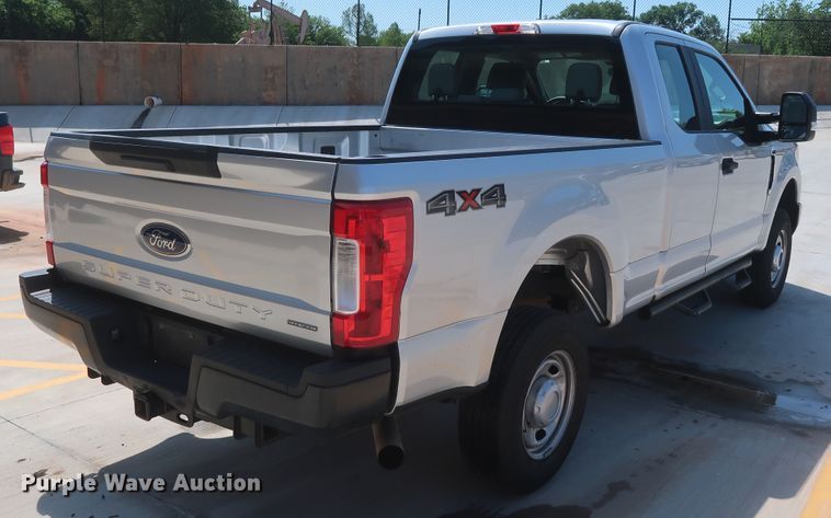 image for item HS9520 2017 Ford F250 Super Duty XL  SuperCab pickup truck