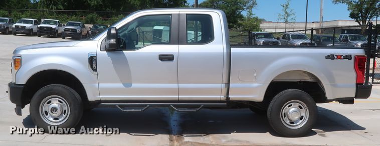 image for item HS9520 2017 Ford F250 Super Duty XL  SuperCab pickup truck