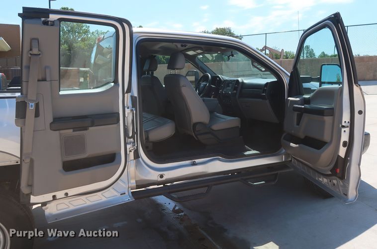 image for item HS9520 2017 Ford F250 Super Duty XL  SuperCab pickup truck