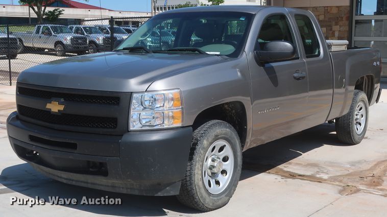 image for item HS9524 2013 Chevrolet Silverado 1500  Ext. Cab pickup truck