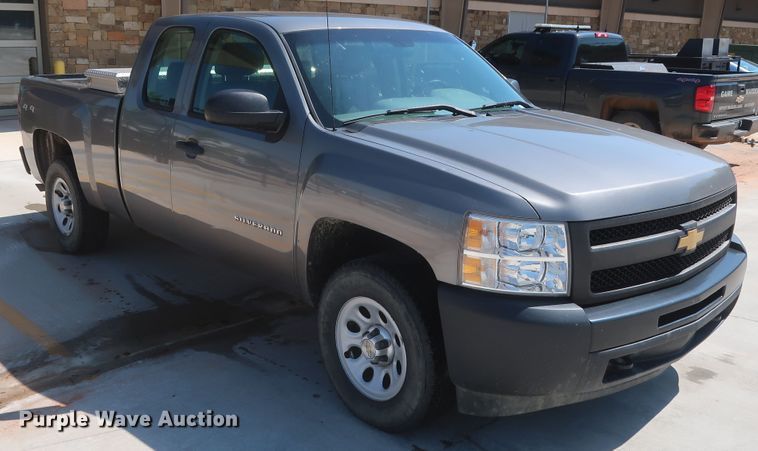 image for item HS9524 2013 Chevrolet Silverado 1500  Ext. Cab pickup truck