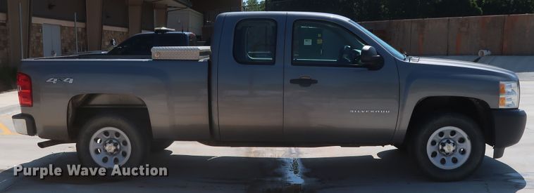 image for item HS9524 2013 Chevrolet Silverado 1500  Ext. Cab pickup truck