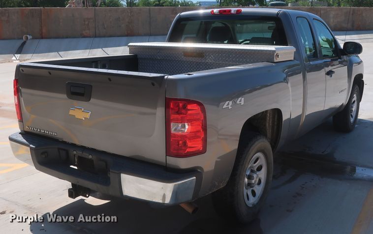 image for item HS9524 2013 Chevrolet Silverado 1500  Ext. Cab pickup truck