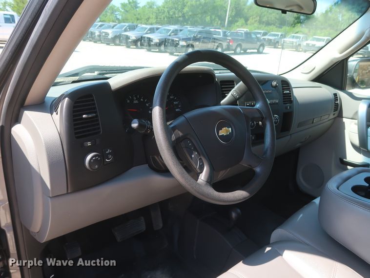 image for item HS9524 2013 Chevrolet Silverado 1500  Ext. Cab pickup truck