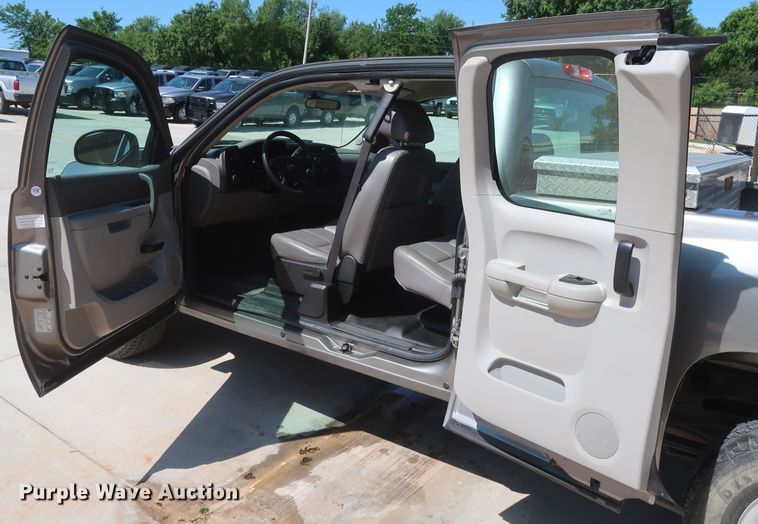 image for item HS9524 2013 Chevrolet Silverado 1500  Ext. Cab pickup truck