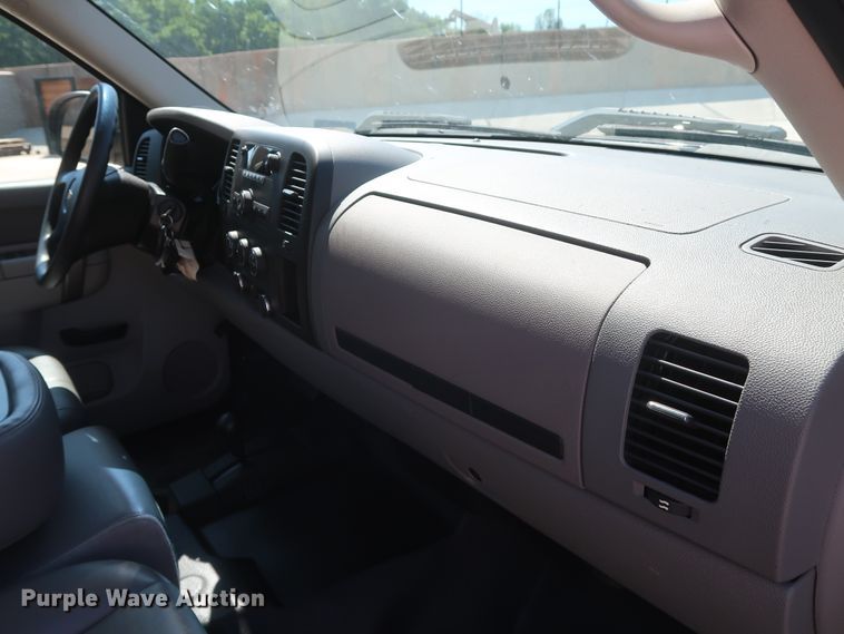 image for item HS9524 2013 Chevrolet Silverado 1500  Ext. Cab pickup truck