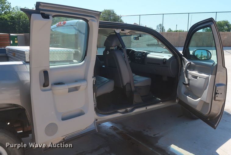 image for item HS9524 2013 Chevrolet Silverado 1500  Ext. Cab pickup truck