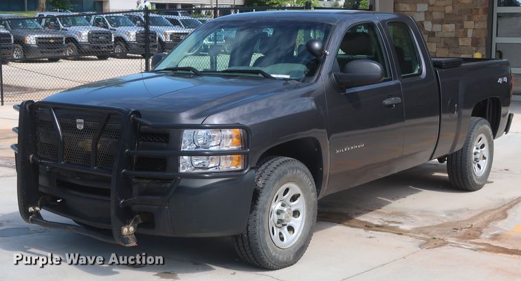 image for item HS9528 2011 Chevrolet Silverado 1500  Ext. Cab pickup truck
