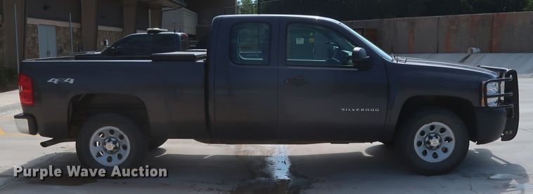 image for item HS9528 2011 Chevrolet Silverado 1500  Ext. Cab pickup truck