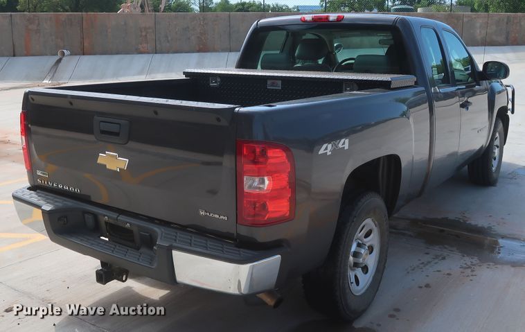image for item HS9528 2011 Chevrolet Silverado 1500  Ext. Cab pickup truck